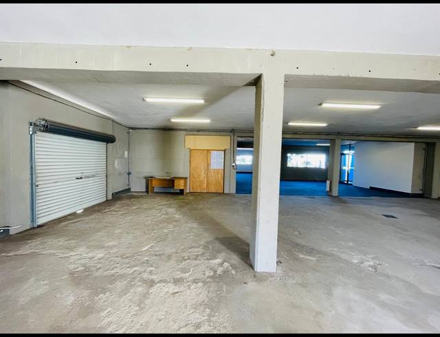 1,884M² OFFICE FOR SALE IN HALFWAY HOUSE